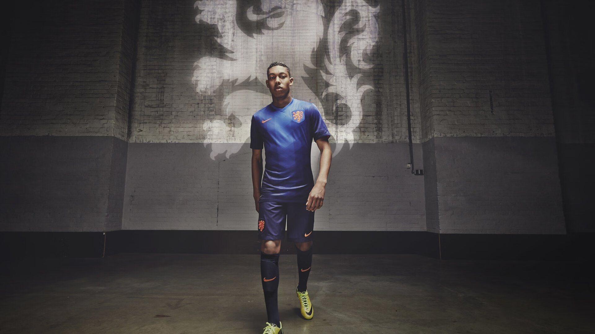 开云官网首页-意甲比赛现场，球员讲述场上战术压力下如何应变应对，意甲对抗强度